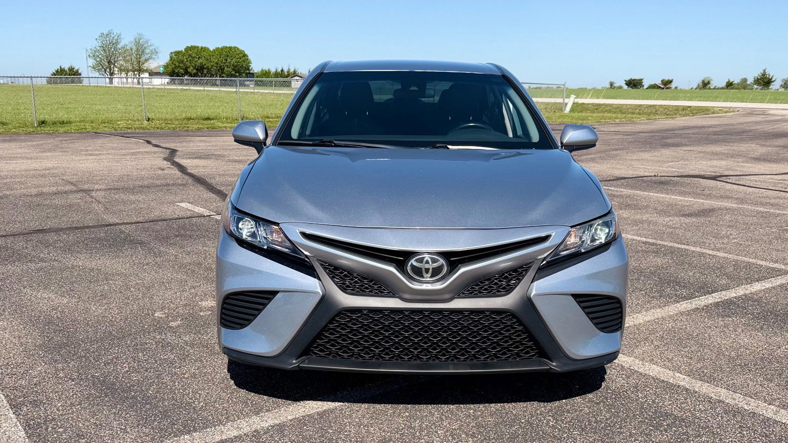 Used 2020 Toyota Camry SE FWD image 8