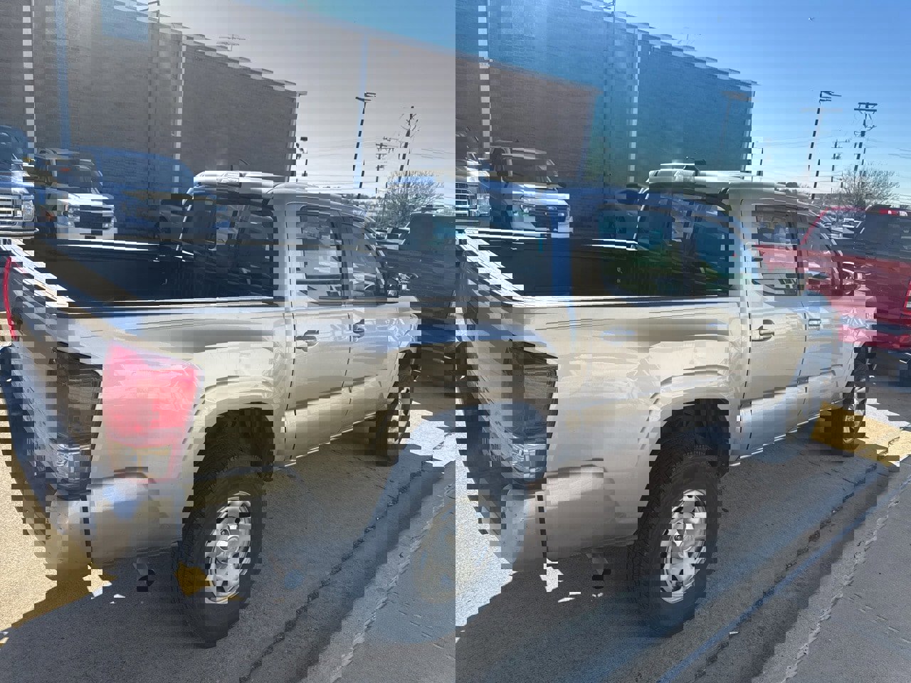 Used 2017 Toyota Tacoma SR image 4