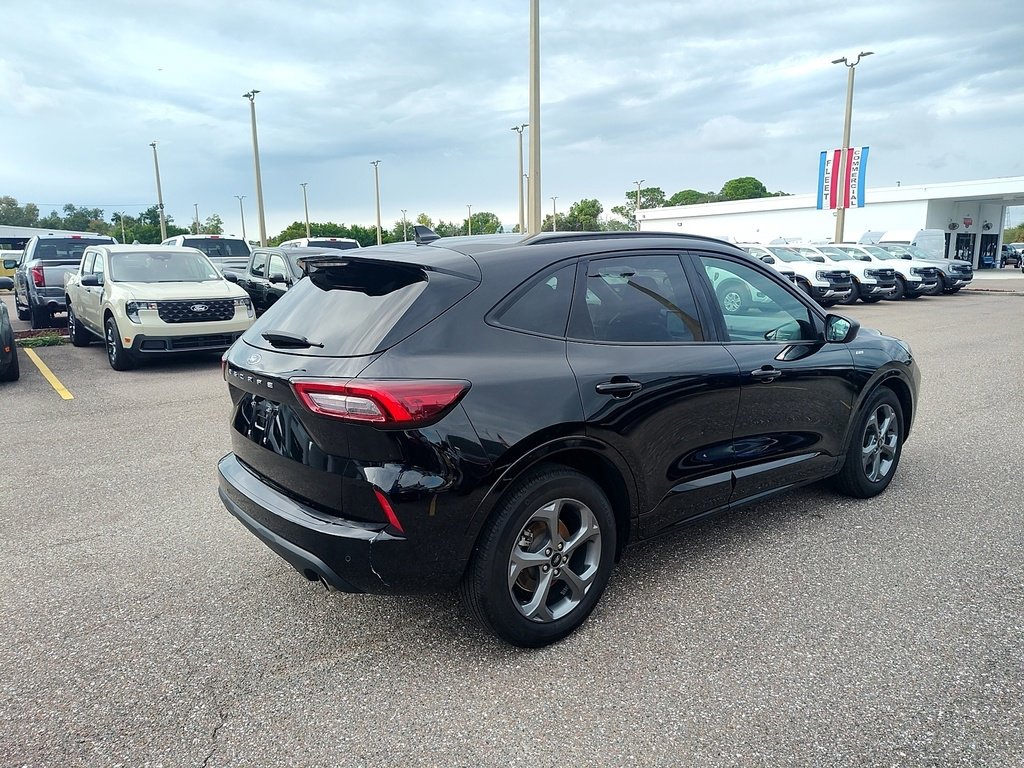 Certified 2023 Ford Escape ST-Line w/ Tech Pack #1 image 6