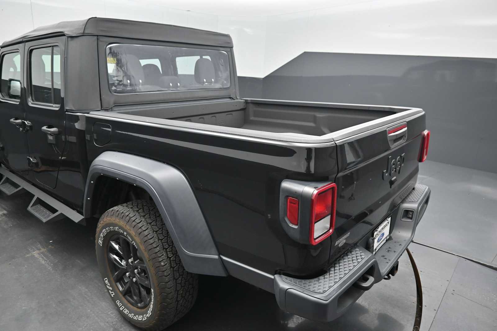 Used 2022 Jeep Gladiator Sport w/ Trailer Tow Package AWD/4WD image 15