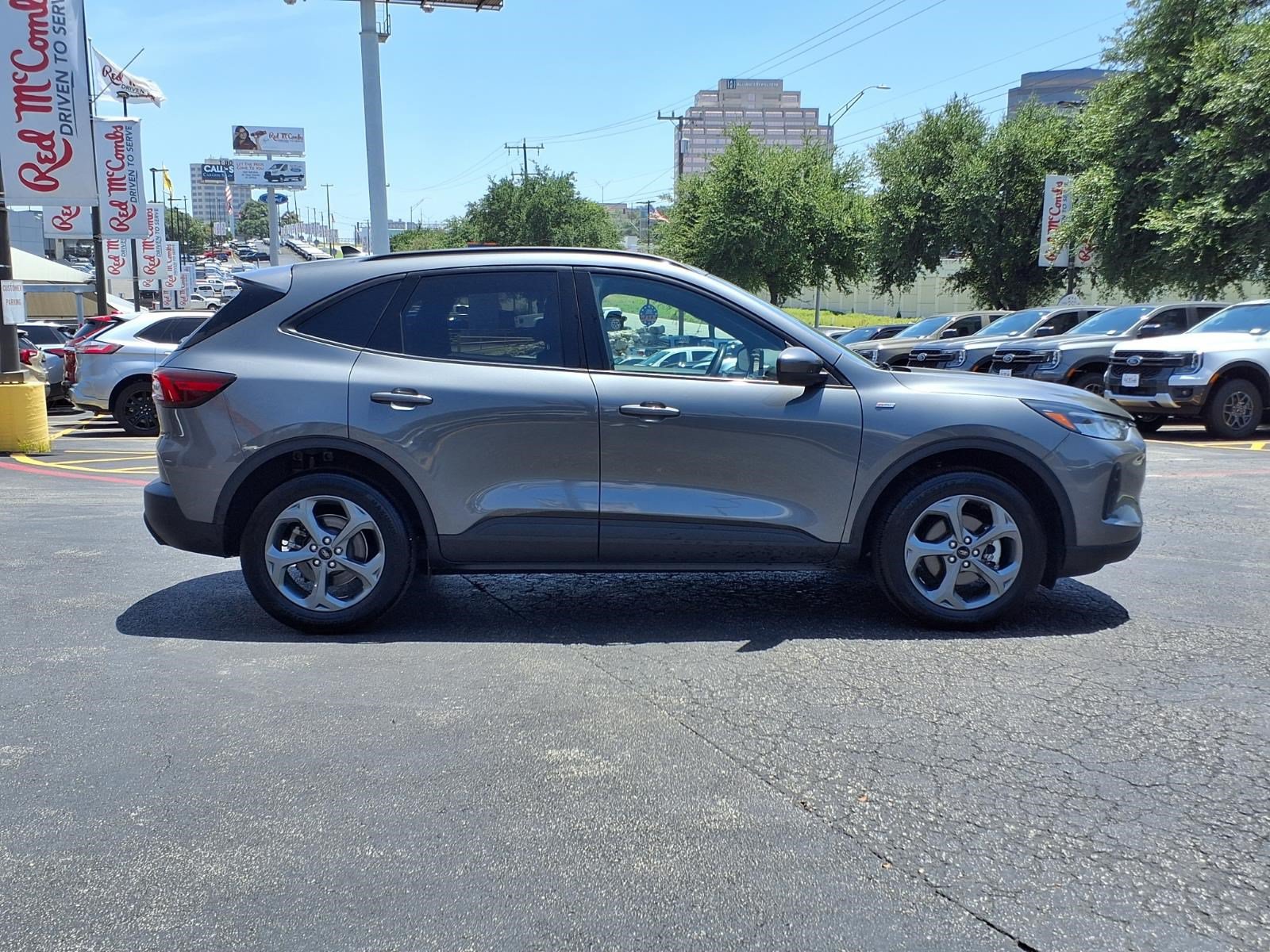 Certified 2025 Ford Escape ST-Line Select AWD/4WD image 5