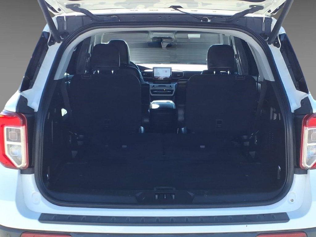 Certified 2023 Ford Explorer XLT w/ Equipment Group 202A RWD image 10