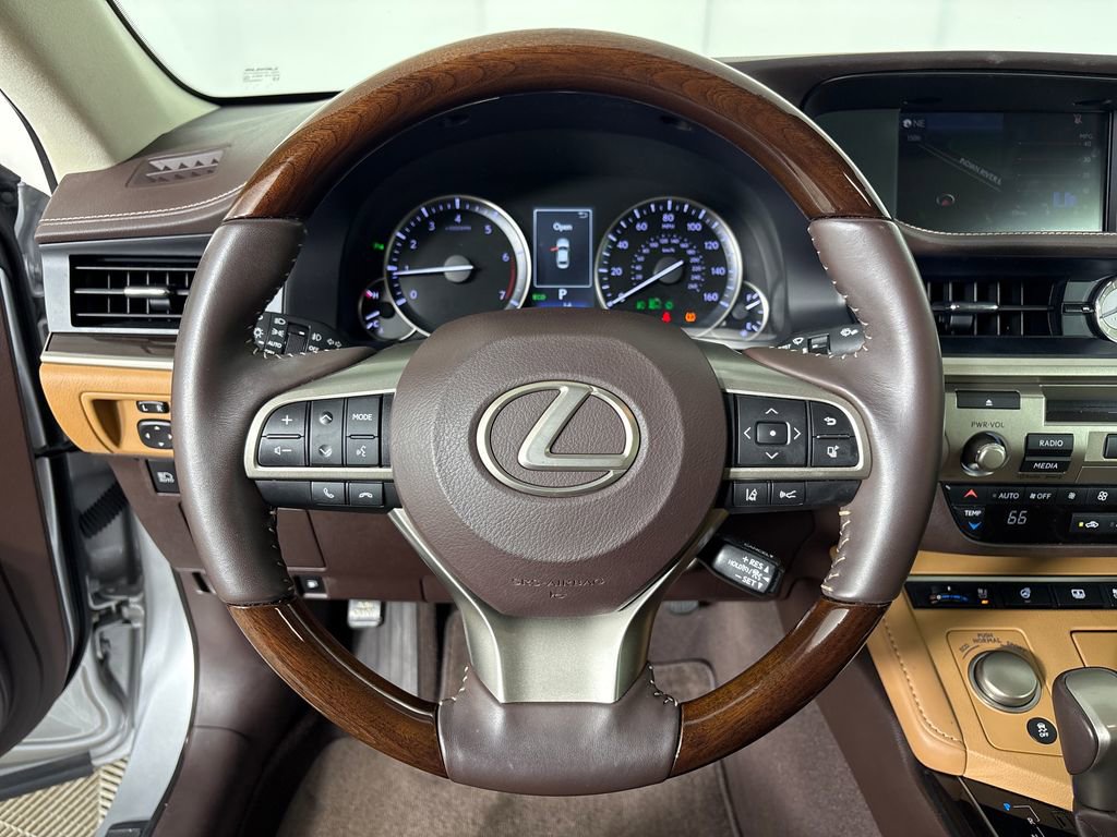 Used 2018 Lexus ES 350 w/ Luxury Package w/Wood Trim FWD image 16