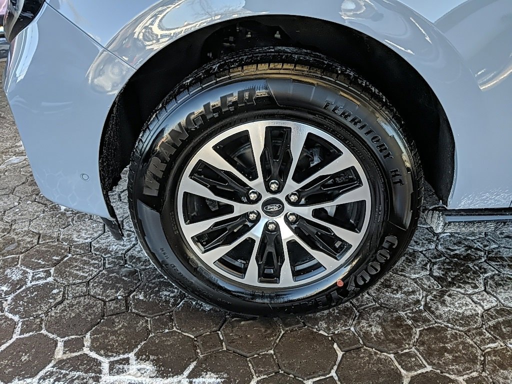 Certified 2025 Ford Expedition Platinum image 10