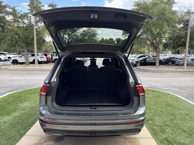 Used 2020 Volkswagen Tiguan SE R-Line AWD/4WD image 8