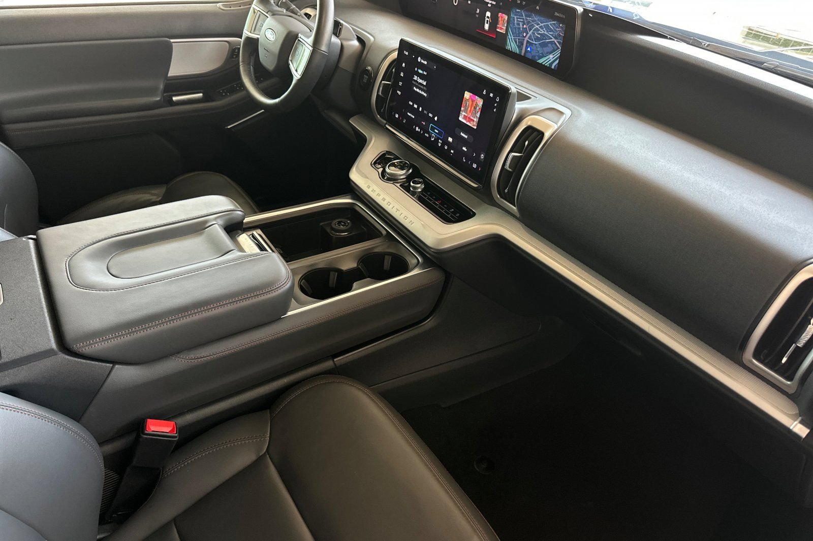 Certified 2025 Ford Expedition Active AWD/4WD image 16