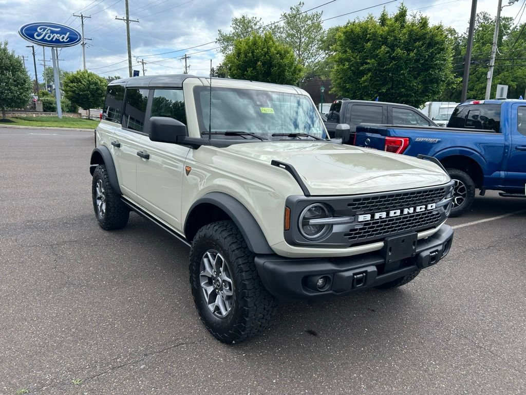 Certified 2025 Ford Bronco Badlands AWD/4WD image 3
