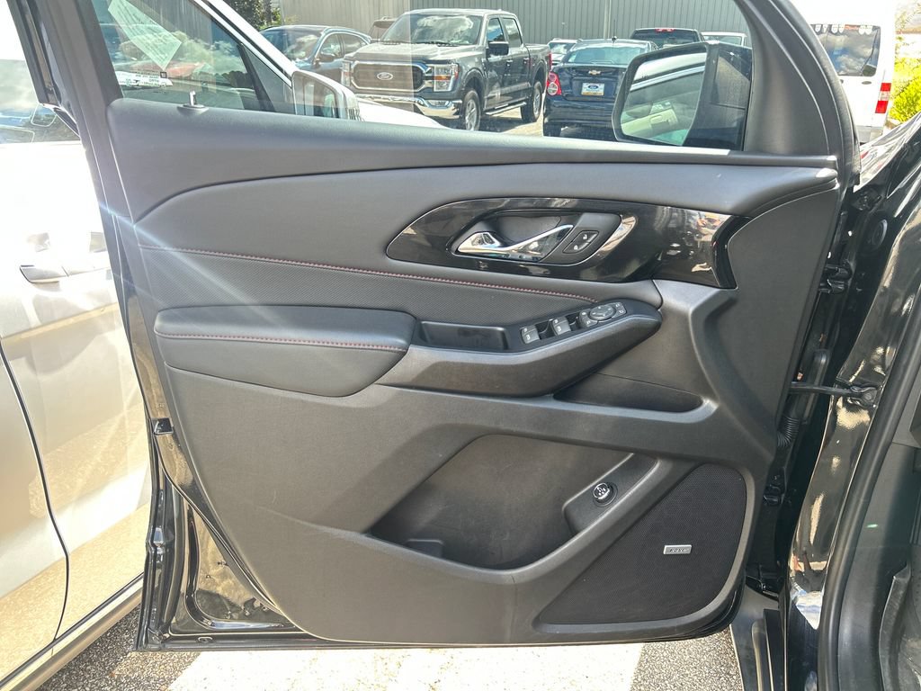 Used 2023 Chevrolet Traverse RS FWD image 9