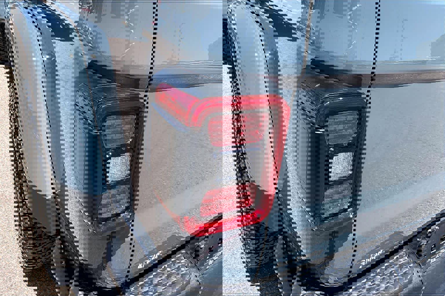 Used 2025 Jeep Gladiator Mojave AWD/4WD image 27