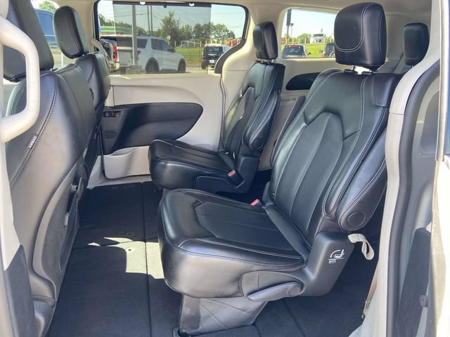 Used 2024 Chrysler Pacifica Touring-L FWD image 12