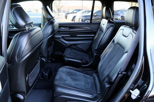 Used 2025 Jeep Grand Cherokee L Laredo image 27