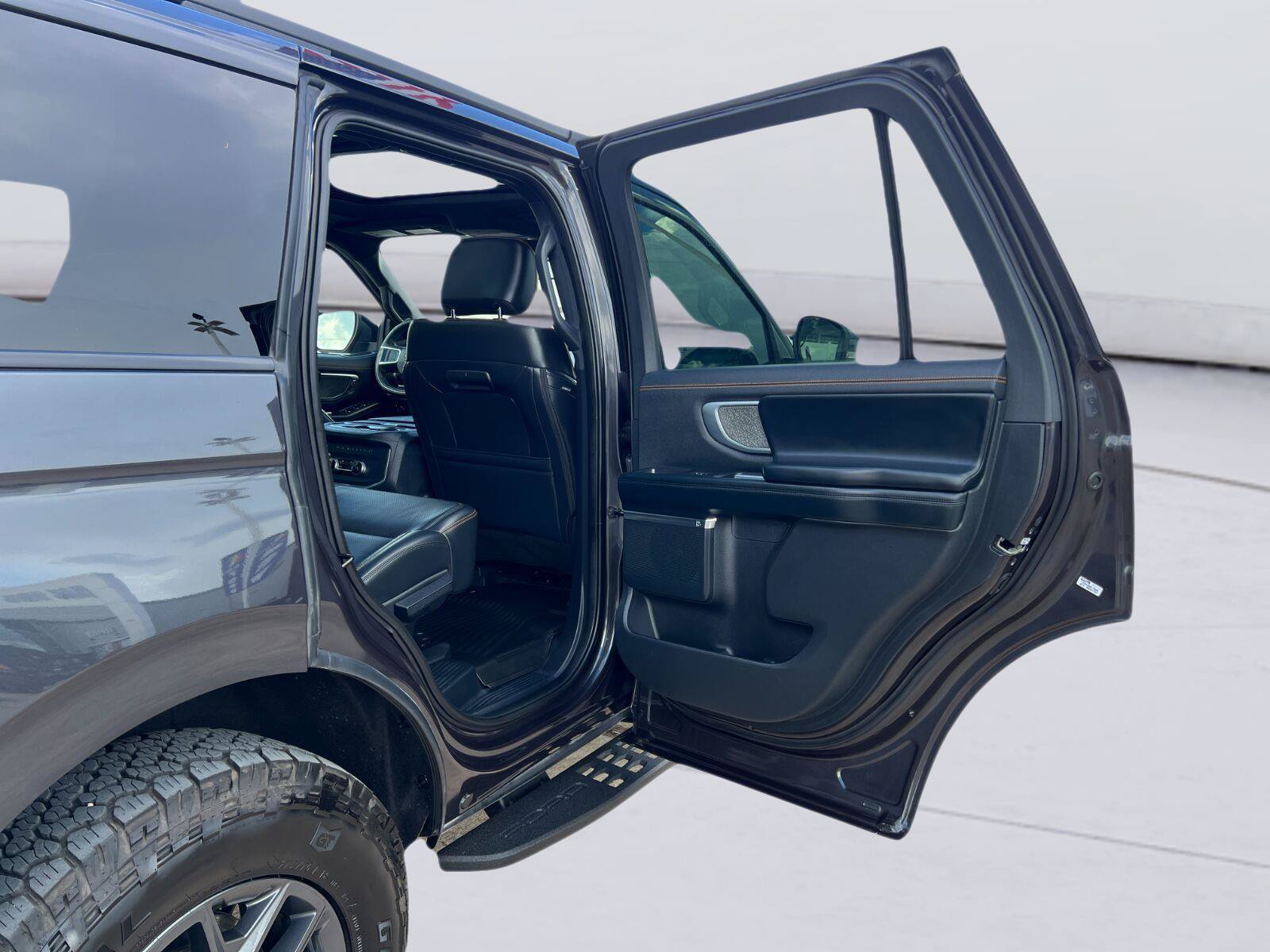 Certified 2025 Ford Expedition Tremor AWD/4WD image 33