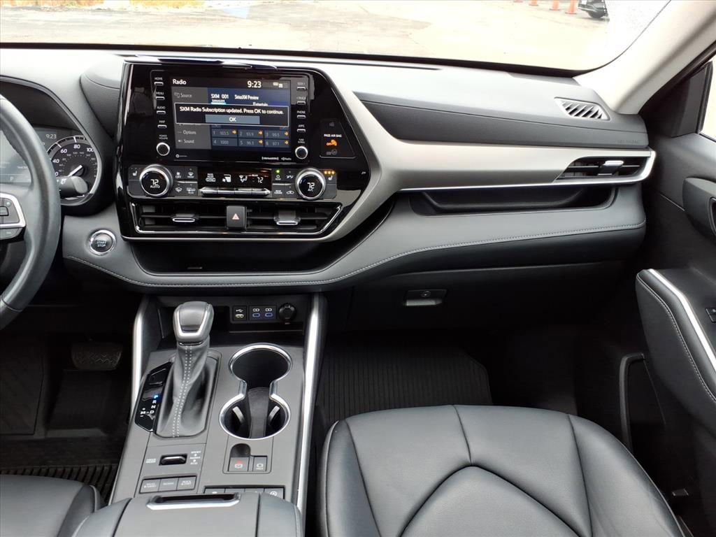 Used 2022 Toyota Highlander XLE image 6