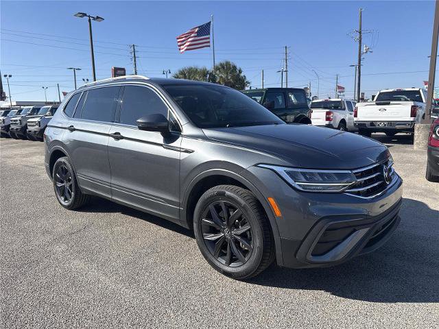 Used 2023 Volkswagen Tiguan SE image 7