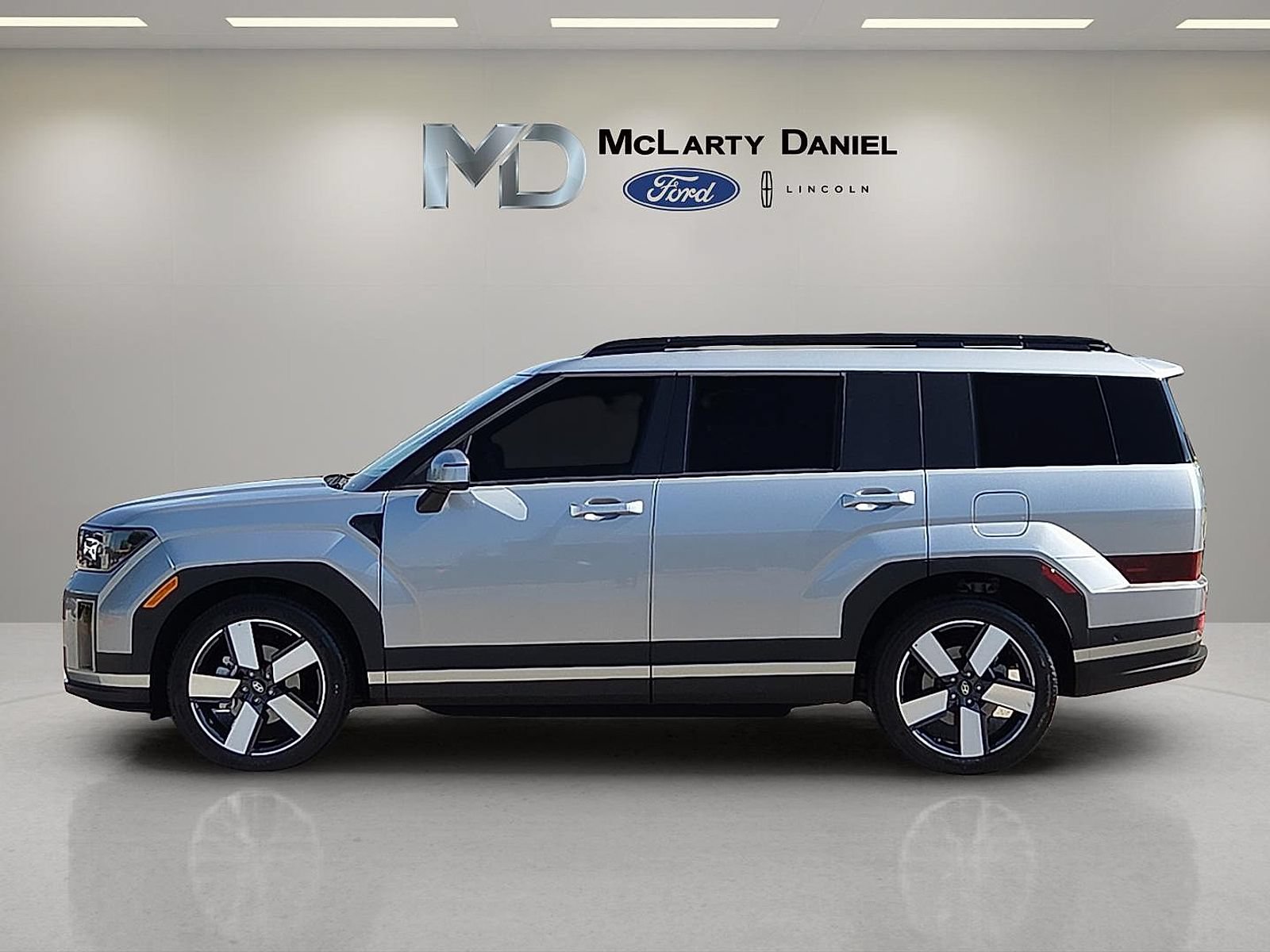 Used 2025 Hyundai Santa Fe Limited AWD/4WD image 3