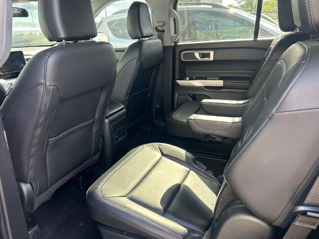 Certified 2024 Ford Explorer XLT w/ Equipment Group 202A AWD/4WD image 4