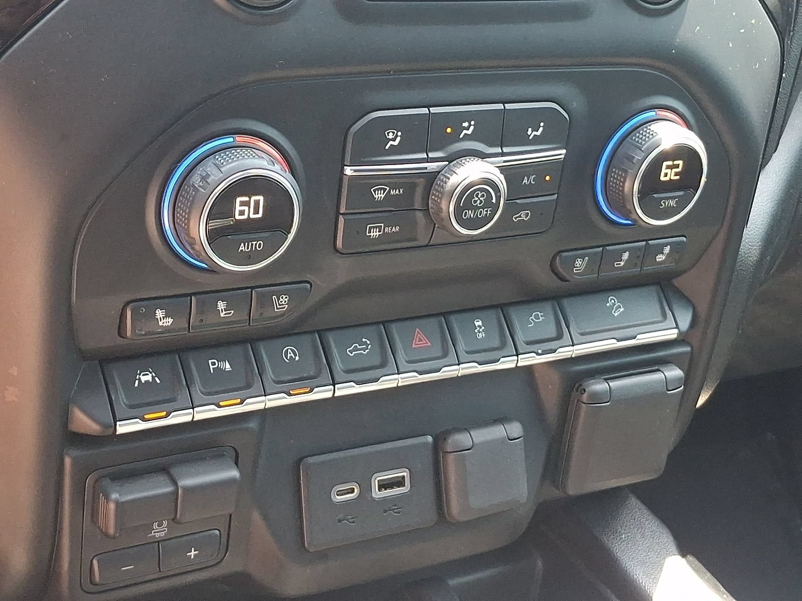Used 2019 Chevrolet Silverado 1500 LTZ w/ LTZ Premium Package AWD/4WD image 17