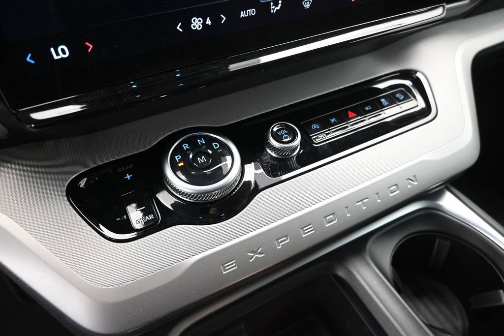 Certified 2025 Ford Expedition Active AWD/4WD image 17