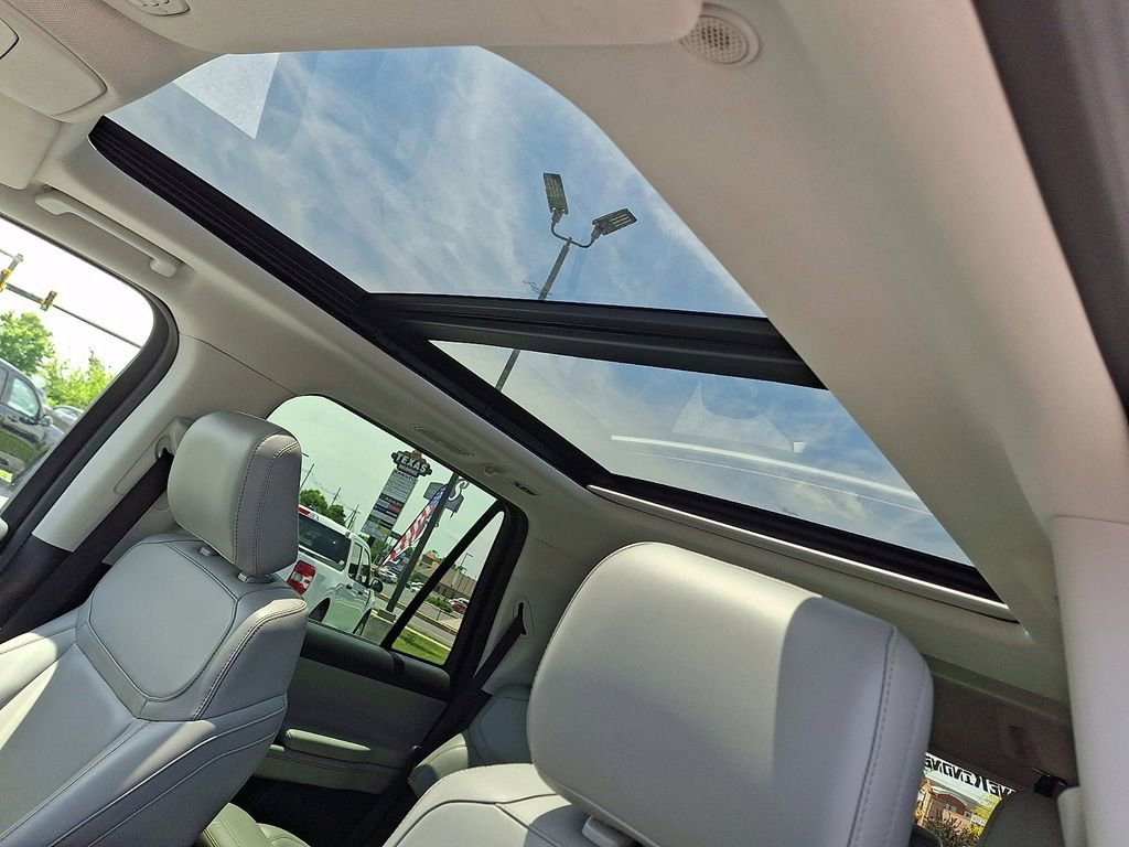 Certified 2025 Ford Expedition Active AWD/4WD image 15