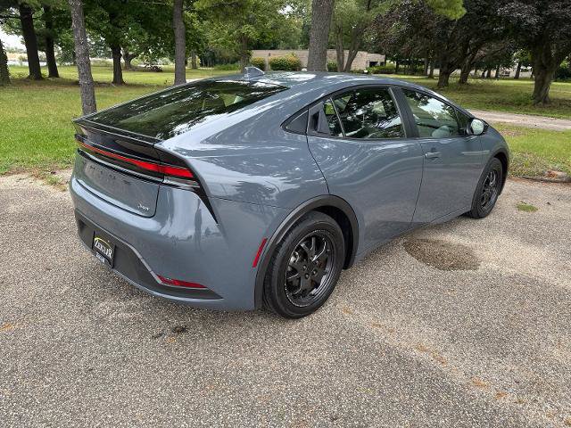 Used 2024 Toyota Prius LE FWD image 9