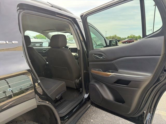 Used 2023 GMC Acadia SLE w/ Driver Convenience Package FWD image 14