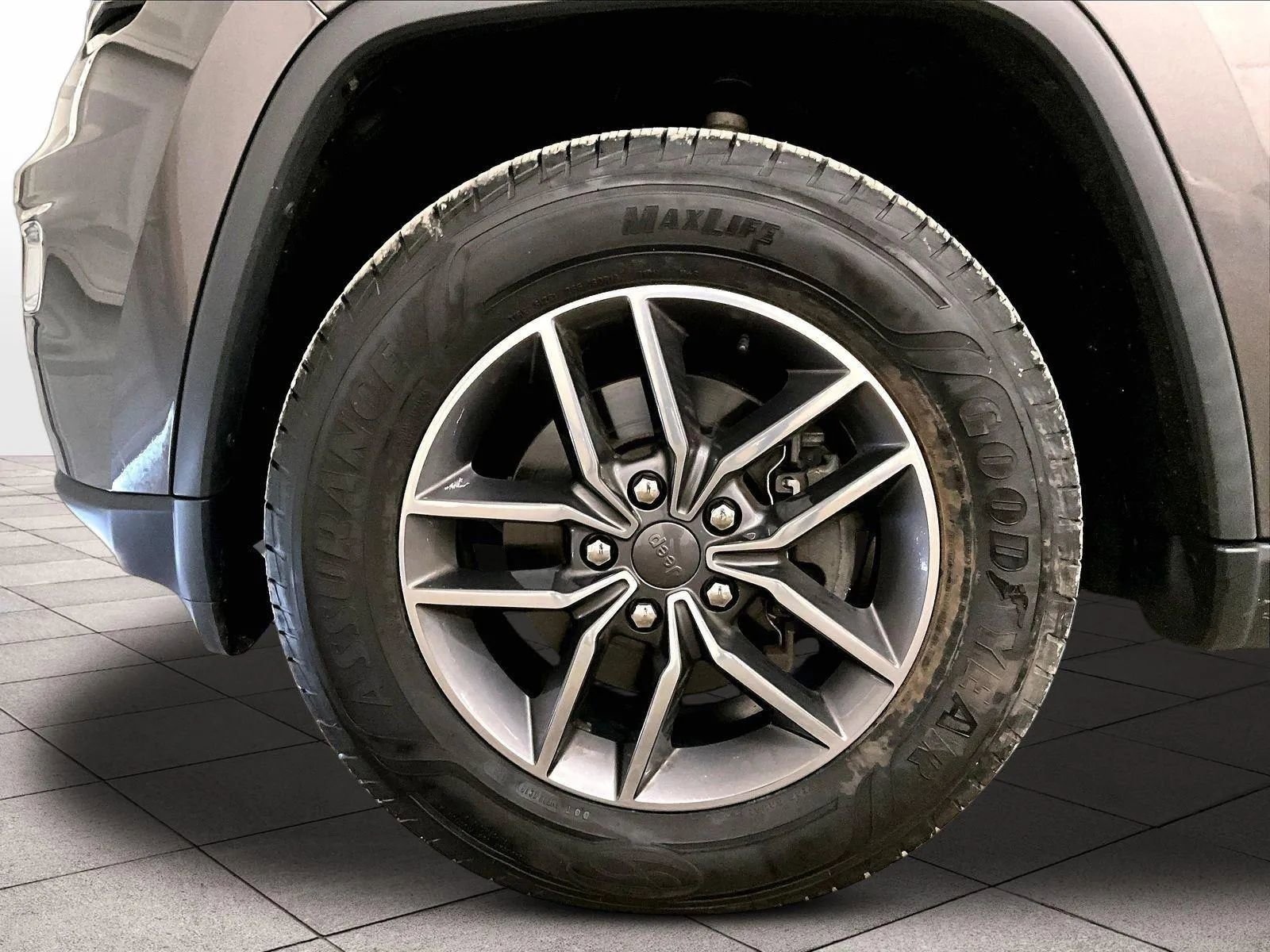 Used 2020 Jeep Grand Cherokee Limited AWD/4WD image 8