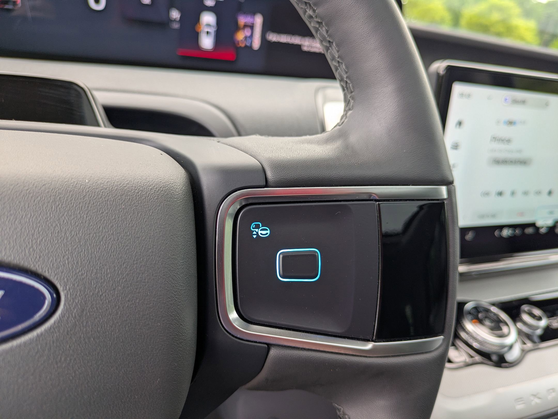 Certified 2025 Ford Expedition Active AWD/4WD image 19