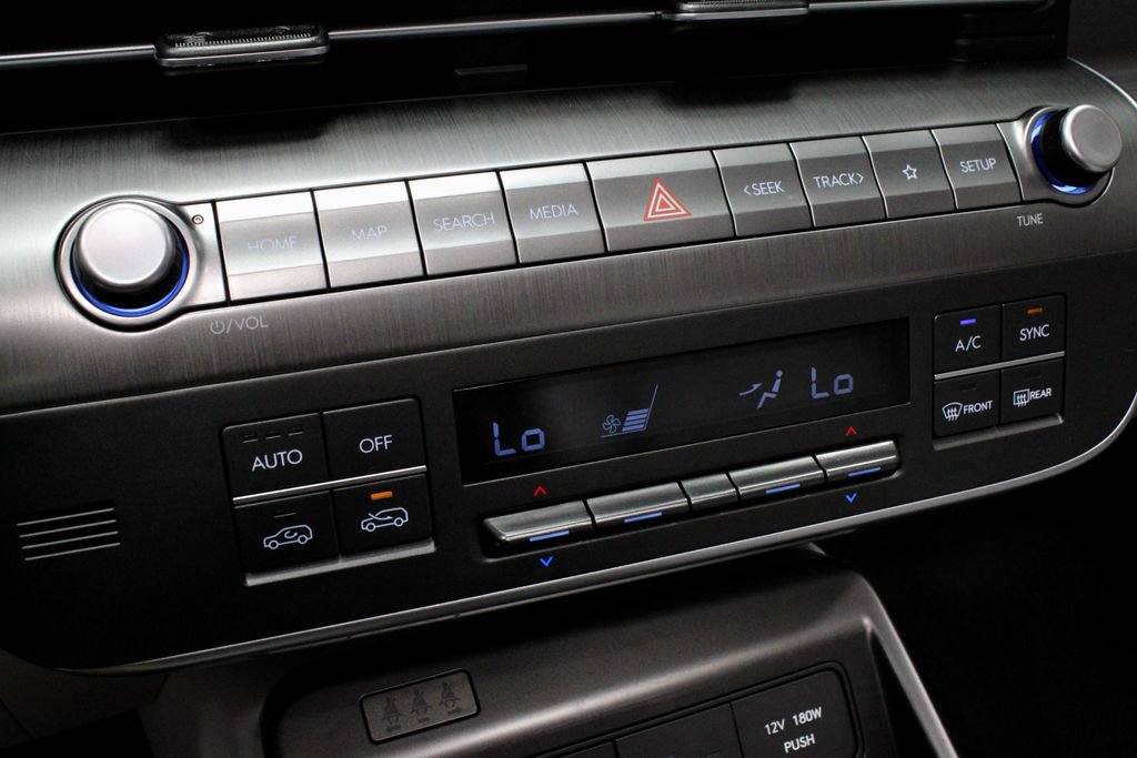 Used 2024 Hyundai Kona Limited FWD image 32
