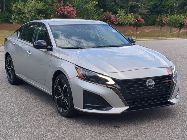 Used 2023 Nissan Altima 2.5 SR w/ SR Premium Package FWD image 1