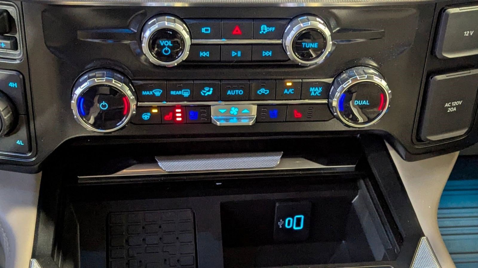 Certified 2025 Ford F350 Platinum w/ Platinum Plus Package image 25