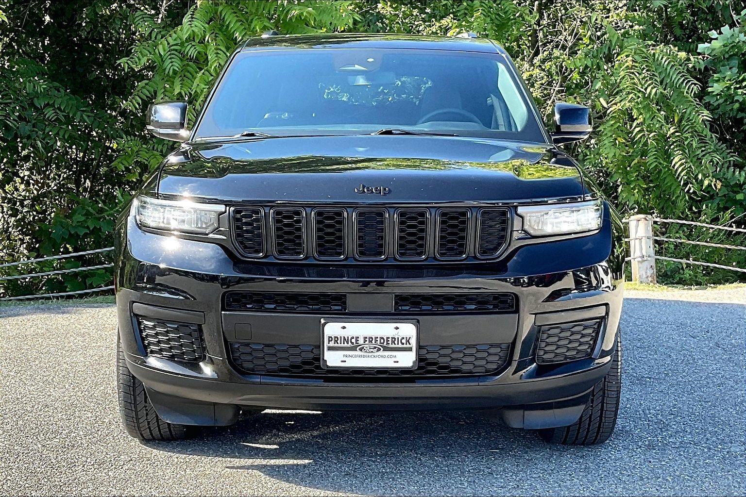 Used 2023 Jeep Grand Cherokee L Laredo AWD/4WD image 2