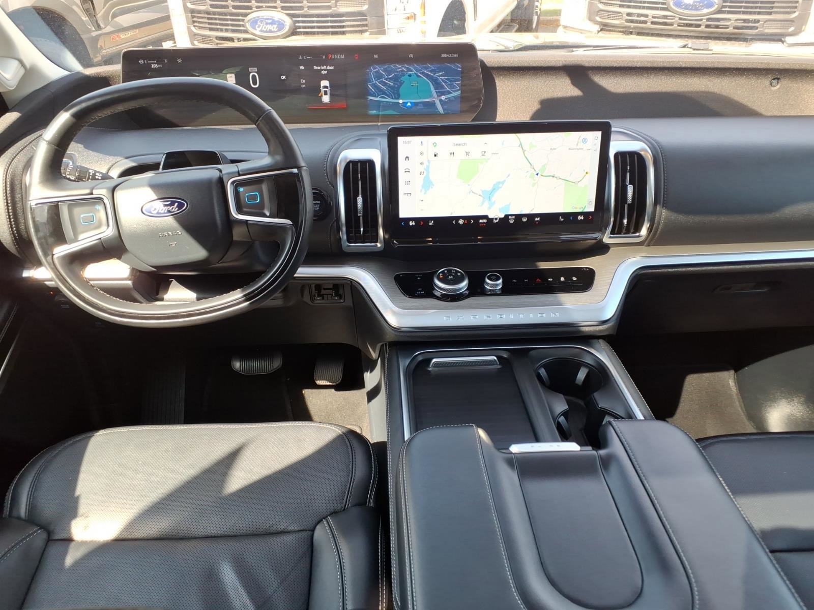 Certified 2025 Ford Expedition Platinum AWD/4WD image 12