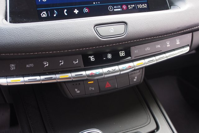 Used 2023 Cadillac XT4 Luxury w/ Cold Weather Package FWD image 26