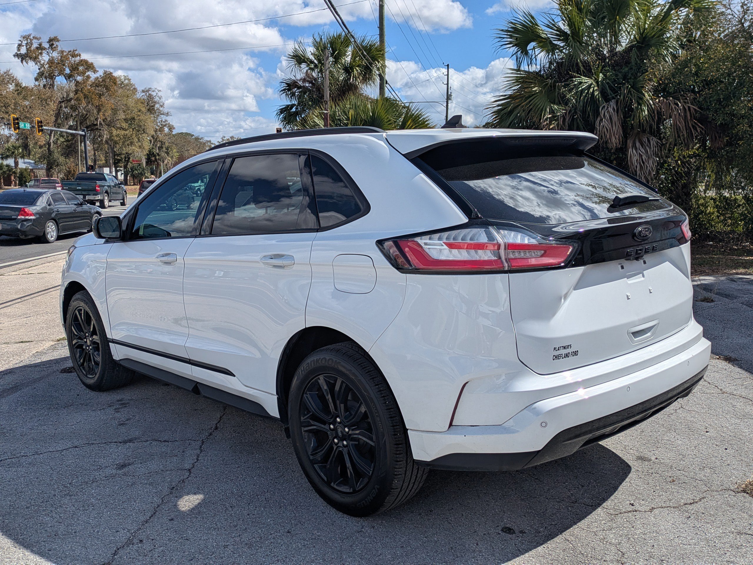 Certified 2023 Ford Edge SE w/ Black Appearance Package image 3