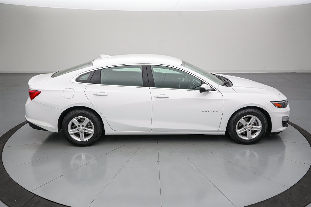 Used 2024 Chevrolet Malibu LT FWD image 3