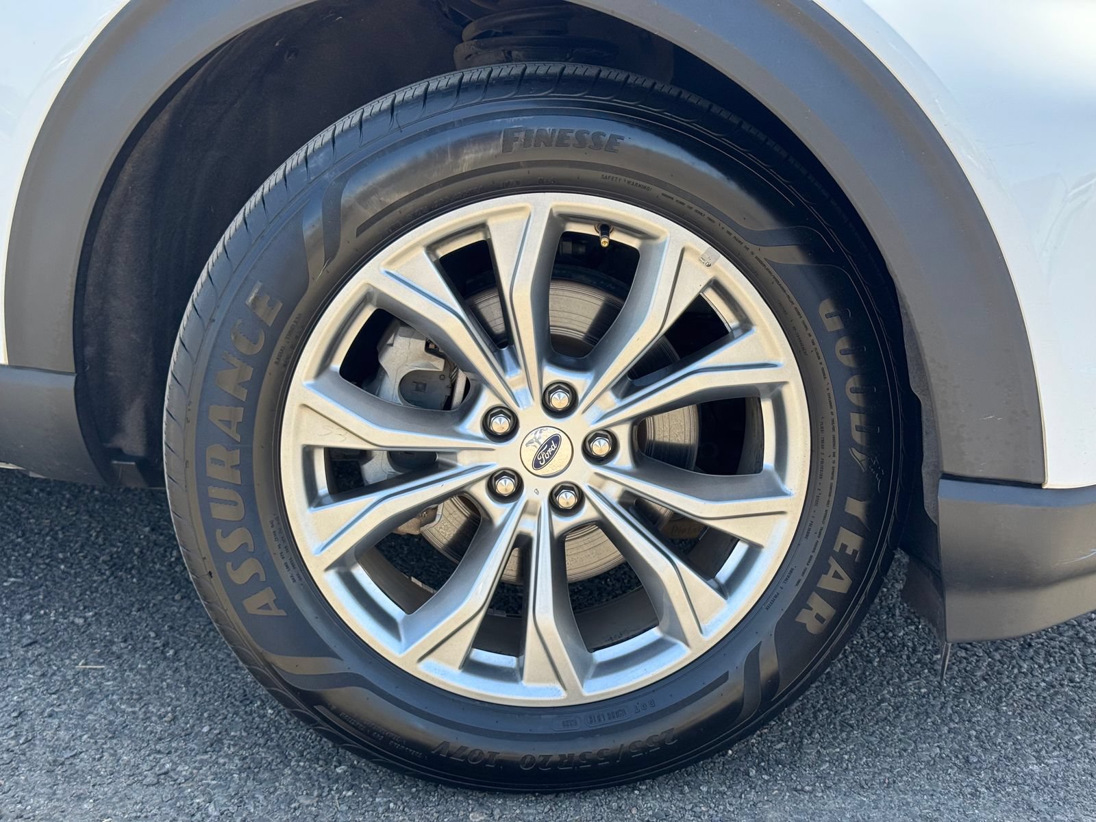 Certified 2023 Ford Explorer Limited RWD image 8