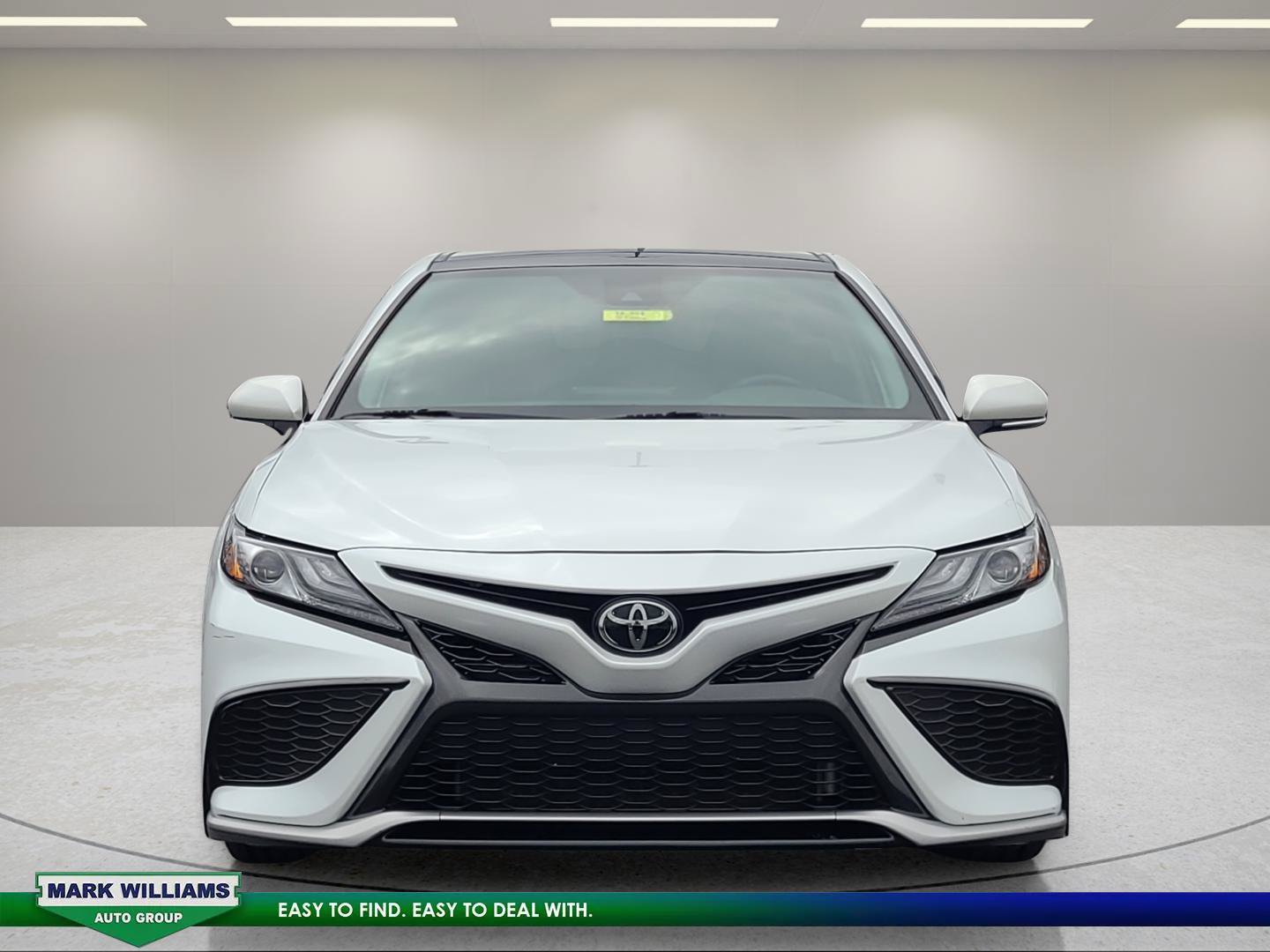 Used 2022 Toyota Camry XSE FWD image 9