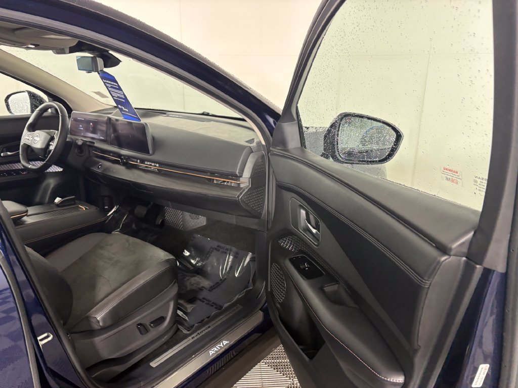 Used 2025 Nissan Ariya AWD image 35