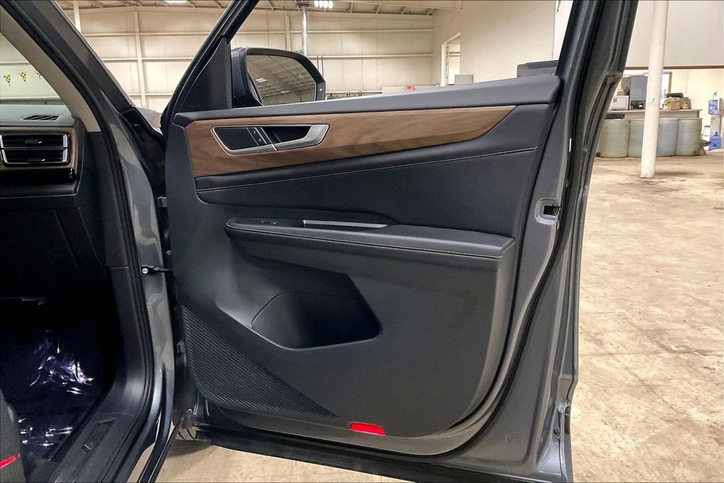 Used 2024 Volkswagen Atlas SE FWD image 22