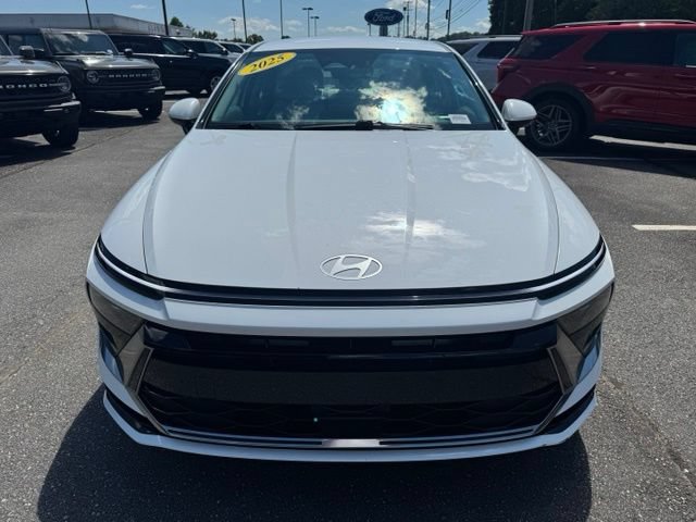 Used 2025 Hyundai Sonata SEL FWD image 2