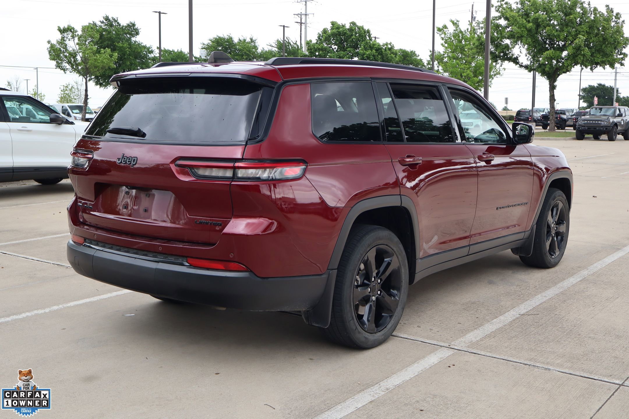 Used 2023 Jeep Grand Cherokee L Limited w/ Black Appearance Package AWD/4WD image 4