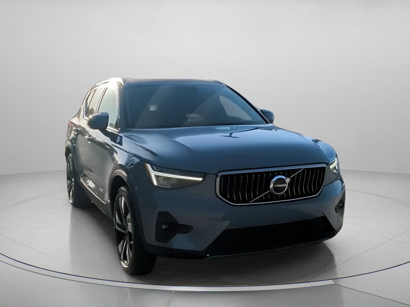 Used 2023 Volvo XC40 B5 Plus w/ Protection Package Premier image 34