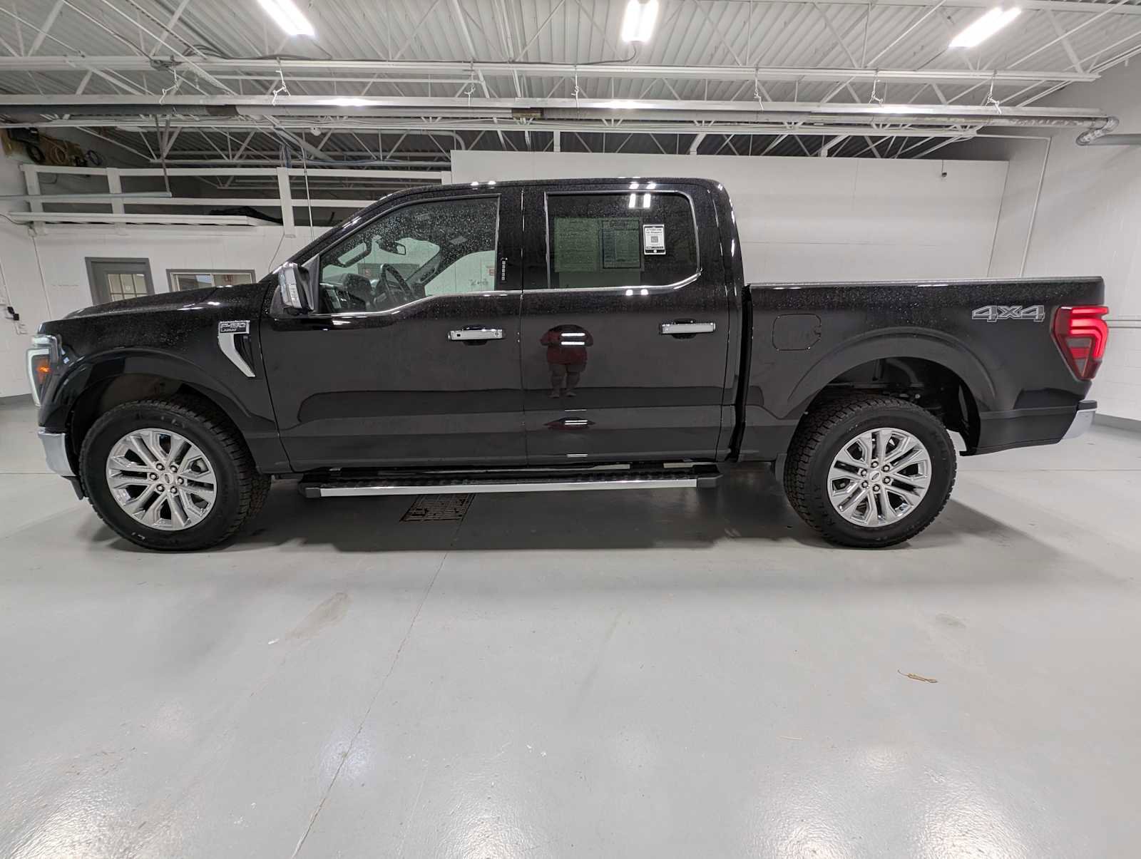 Certified 2024 Ford F150 Lariat w/ Tow/Haul Package AWD/4WD image 12