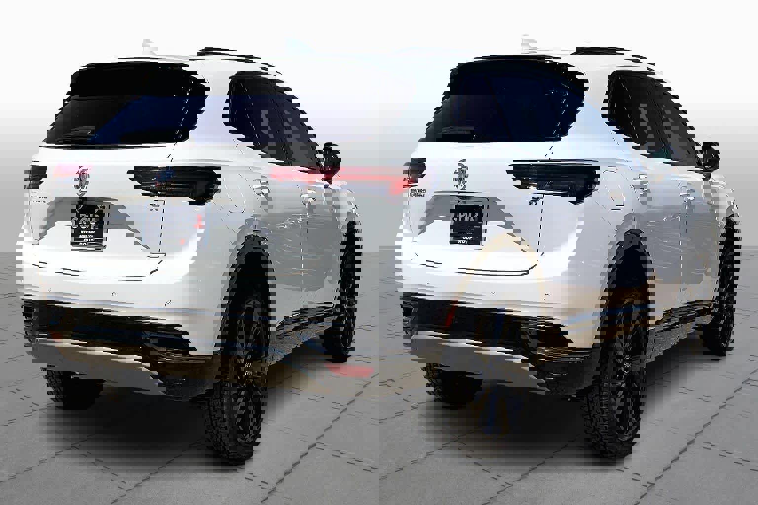 Used 2022 Buick Envision Essence w/ Sport Touring Package FWD image 3