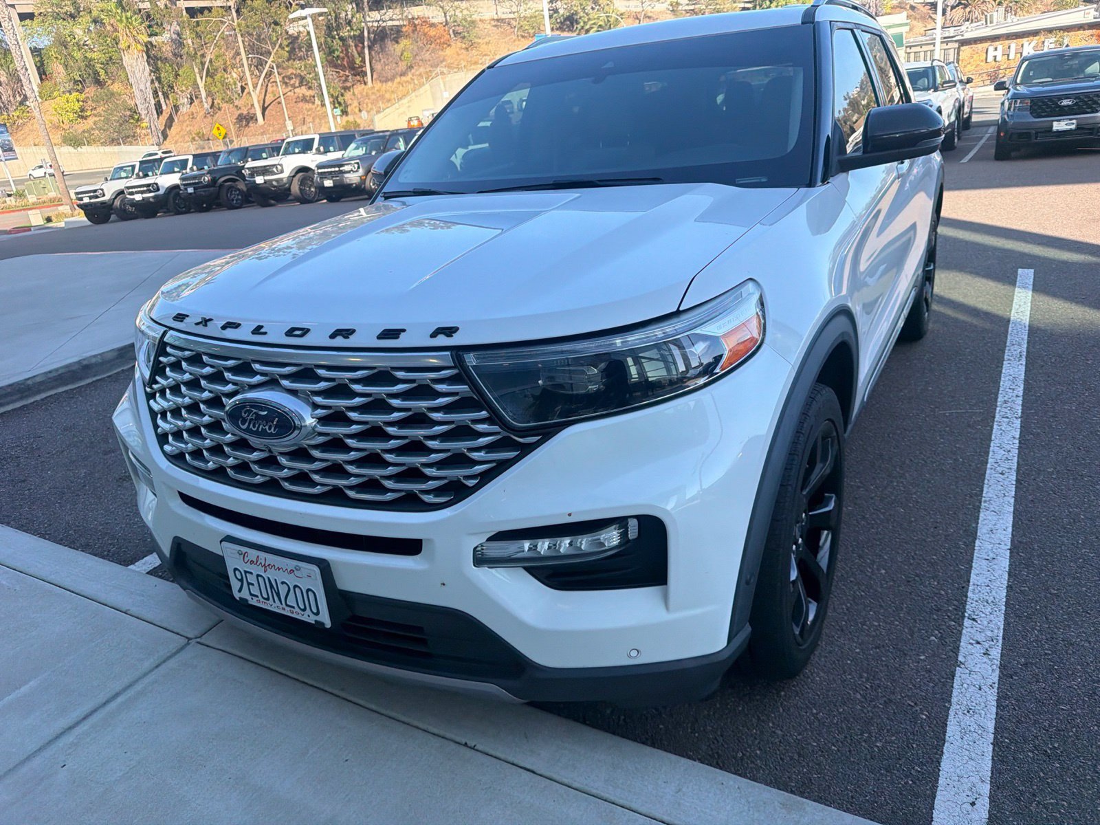 Certified 2020 Ford Explorer Platinum w/ Premium Technology Package AWD/4WD image 2