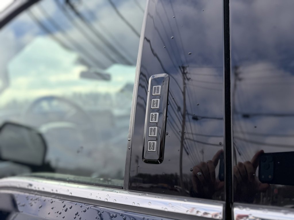 Certified 2023 Ford F250 Lariat w/ Lariat Ultimate Package image 13