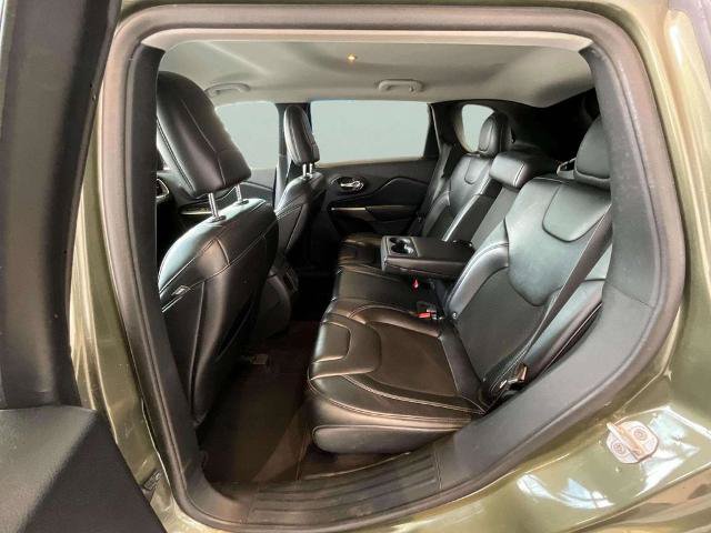 Used 2019 Jeep Cherokee Latitude Plus AWD/4WD image 18