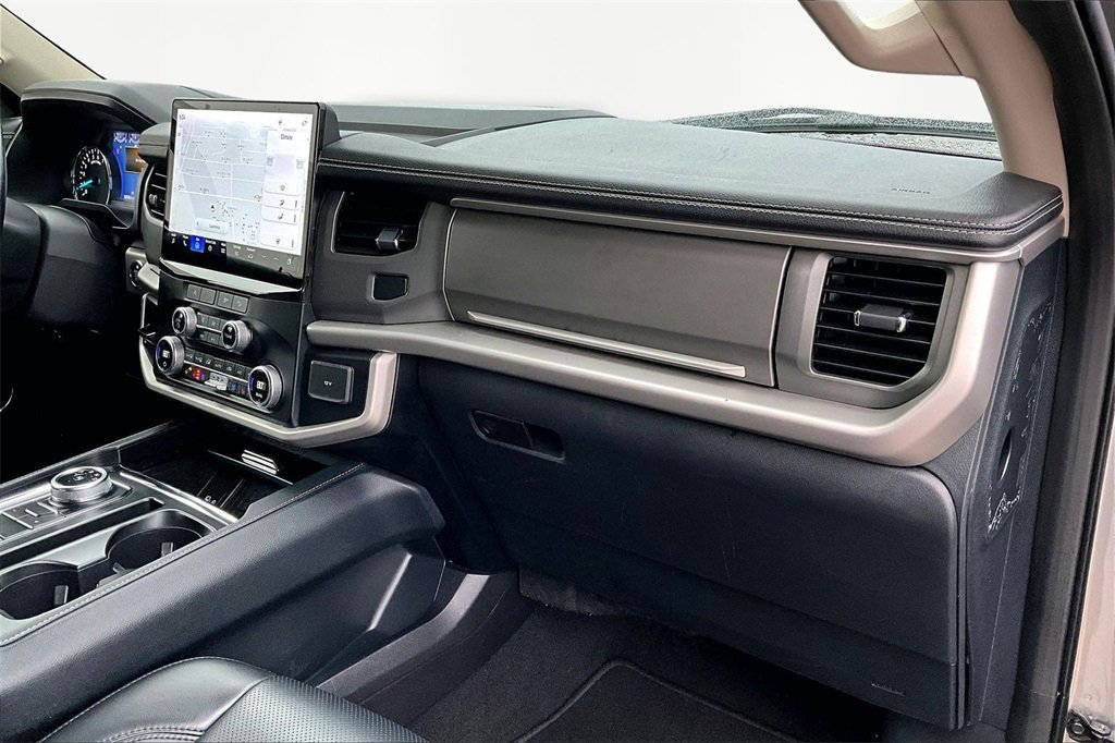 Certified 2023 Ford Expedition XLT image 17