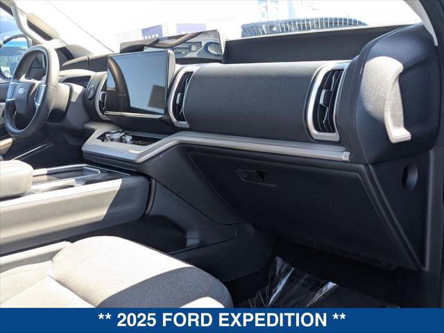 Certified 2025 Ford Expedition Active RWD image 22