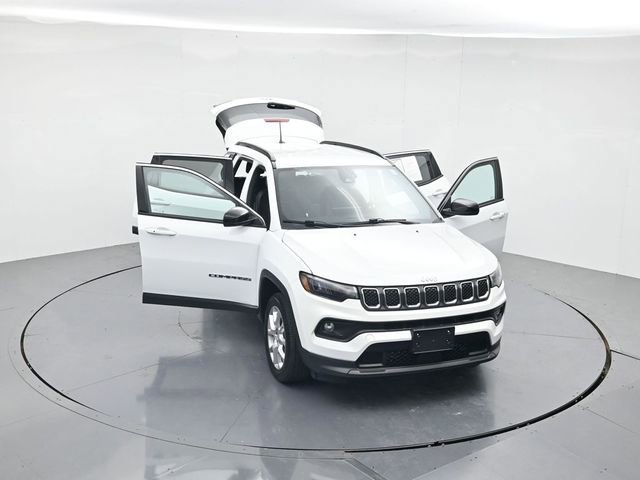 Used 2023 Jeep Compass Latitude AWD/4WD image 47